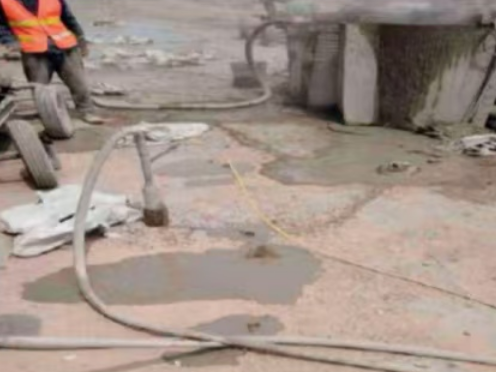 墨玉水泥混凝土路面板底注浆技术 路面脱空注浆整治方案