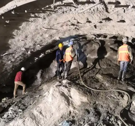 墨玉拱顶带模注浆料的施工流程及注意事项